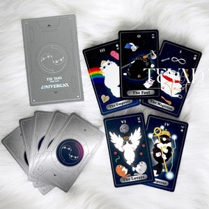 UniverCat Tarot: ontgrendel kosmische wijsheid met schattige cartoonkatjes die door de ruimte zweven in een uniek indie-tarotdeck voor beginners van 78 kaarten