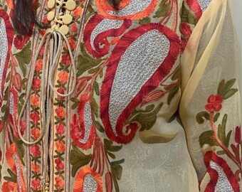 Boléro en georgette beige avec broderie Cachemire Aari, longue tunique brodée pour femme