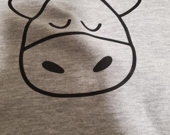 Posez-moi des questions sur ma chemise de vache moo