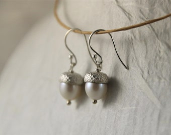 Acorn earrings made of 925/- silver and cultured pearls