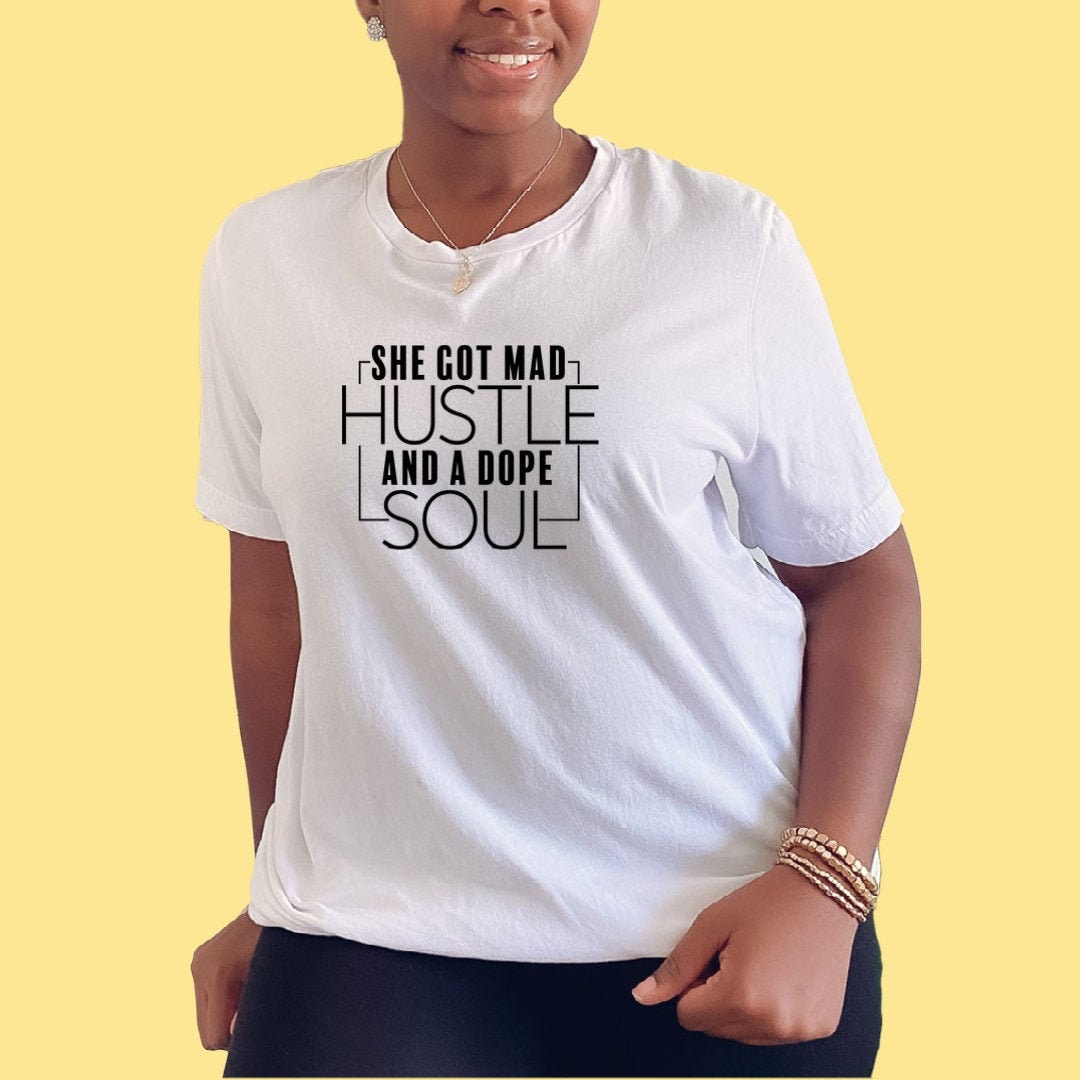 She Got Mad Hustle - Tshirt