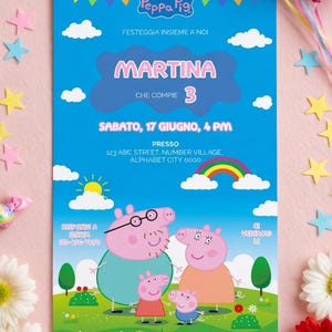 Puede incluir: Una invitación de cumpleaños de Peppa Pig azul con el nombre "Martina" y el número "3". La invitación incluye la fecha, la hora y el lugar de la fiesta, junto con un número de teléfono.