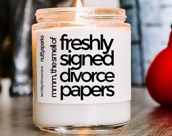 Vela de soja perfumada con papel de divorcio recién firmado, vela de divorcio, fiesta de divorcio, regalo de divorcio, vela divertida, regalo para mejor amigo/a, regalo de ruptura