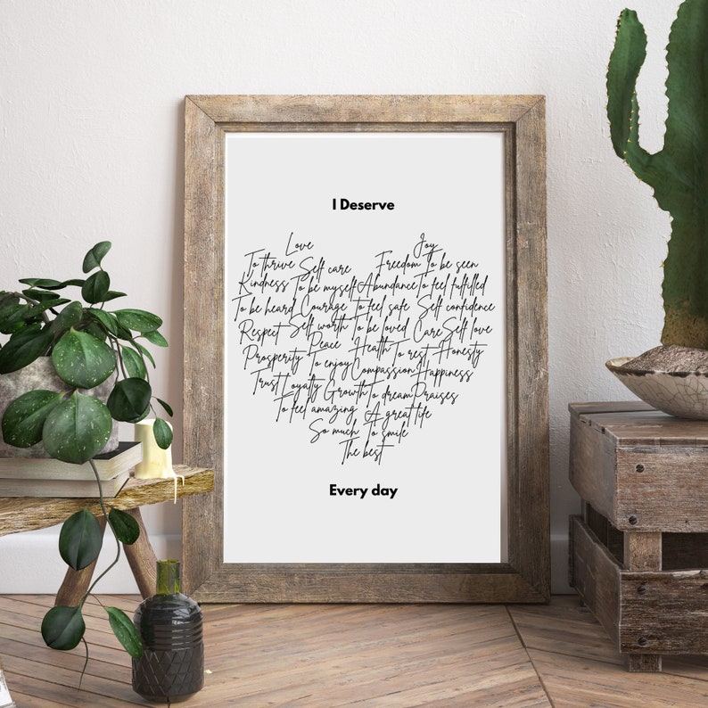 K&ouml;nnte beinhalten: Ein gerahmter Druck mit wei&szlig;em Hintergrund und schwarzem Text, der "Ich verdiene" lautet, gefolgt von einer Liste positiver Affirmationen. Der Text ist in handschriftlicher Form geschrieben.