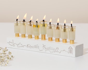 Menorá de Janucá de hormigón hecha a mano: contorno de Jerusalén, copas doradas