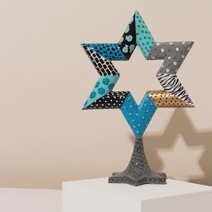 Star of David Designed with Vivid Colors – Handmade Artistic Stand, Magen Model, Israeli Design, Aluminum, Hand-Painted, Judaica Decor