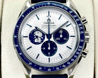 Omega Speedmaster 2023+ UNGETRAGENe Speedmaster „Silver Snoopy Award“ 50. Jubiläum 42 mm 310.32.42.50.02.001, Geschenke für ihn, Geschenke für Männer.