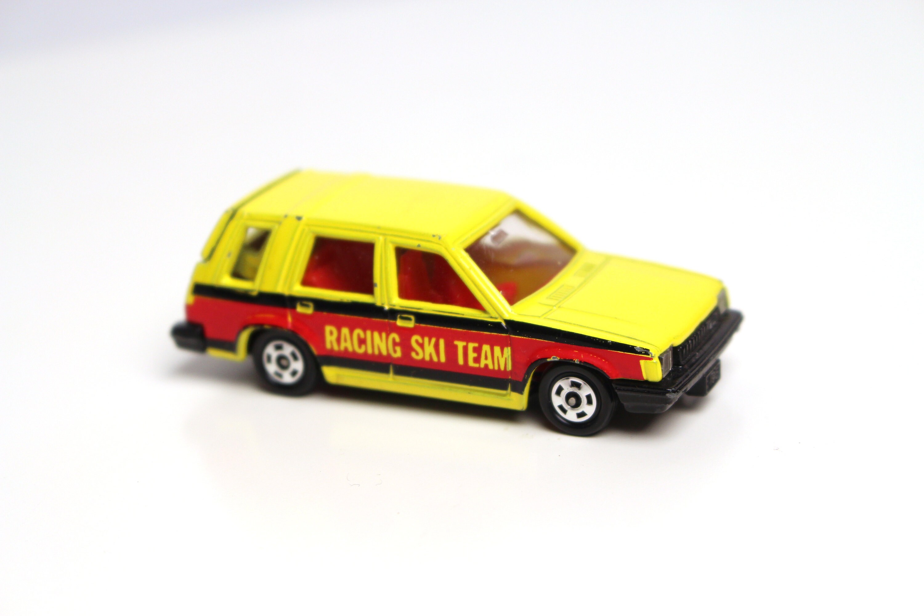 Tomica Tomy No.23 Toyota Sprinter Carib Racing Ski Team - 1/61 