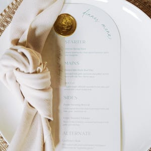 Menú de boda minimalista, elegante, de medio arco, en color sólido, impreso, troquelado, 4 x 9, tarjetas de menú, contemporáneo, forma de medio arco