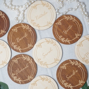 Aangepaste bruiloftsonderzetters met namen van gasten, houten onderzetter gunst in bulk, rustieke huwelijksgunsten, gepersonaliseerde onderzetters, boho huwelijksgunsten