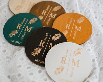 Posavasos para tarjetas de lugar de boda, recuerdos personalizados para invitados, madera grabada, decoración rústica de recepción