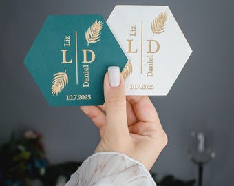 Posavasos de madera personalizados para boda, recuerdos hexagonales personalizados, posavasos de madera grabados, decoración rústica de mesa bohemia.