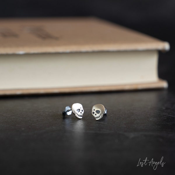 Unisex Sterling Silver Flat Matt Tiny Happy Skull Stud Earrings