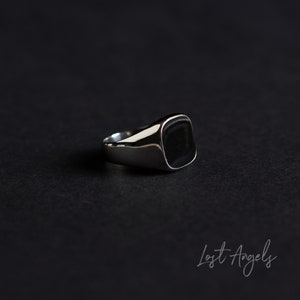 Classic Mens Signet ring - Polished with Black insert