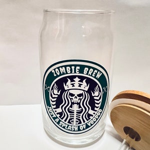 Bambusdeckel und Glasstrohhalme. Eiskaffeetassen aus Glas – Zombie Brew/Eiskaffee-Voodoo-Tassen