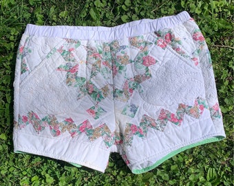 Vintage Upcycling Quilt Top Shorts Blumendeckchen Cottagecore