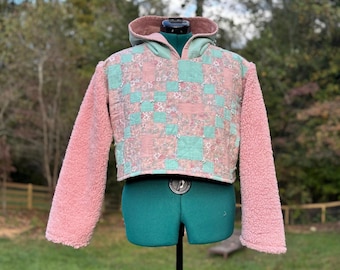 Sweat à capuche matelassé patchwork vintage fait main upcyclé veste manteau manches polaires Sherpa