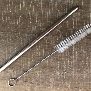 May include: A silver metal drinking straw with a white cleaning brush. The straw is about 10 inches long and the brush is about 8 inches long.