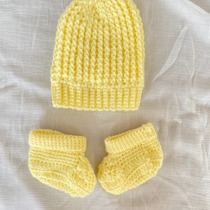 0-3 months hand made crochet Cap and booties set. (Price for 1 set)