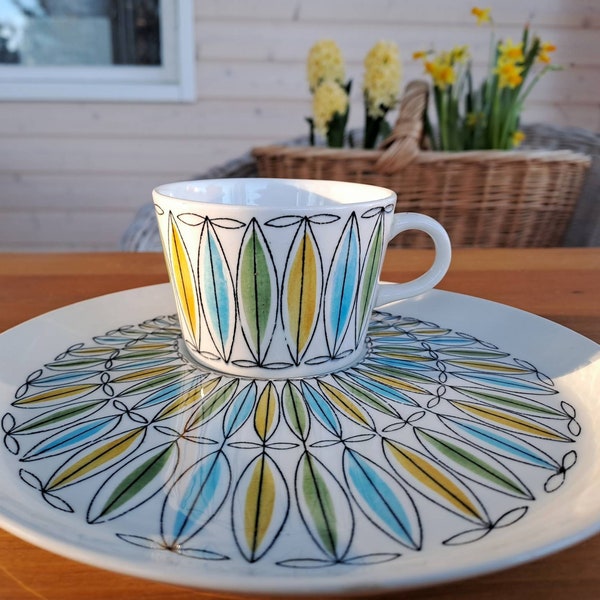 Arabia Finland -Korona- coffe cup, hand painted, Raija Uosikkinen, 50' Cup design Kaj Franck