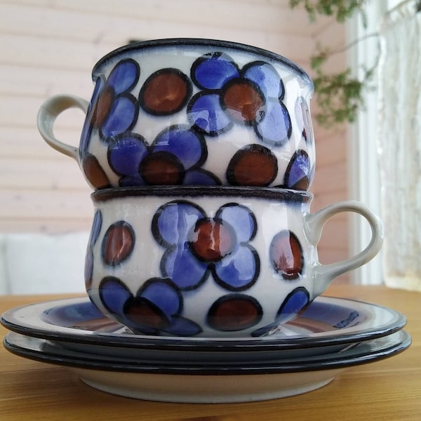 Arabia Finland unigue hand painted tea cup, Anja Jaatinen Wingvist