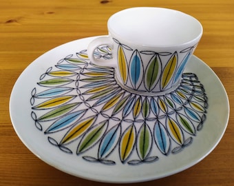 Arabia Finland -Korona- coffe cup, hand painted, Raija Uosikkinen, Esteri Tomula rare cup, 50' Cup design Kaj Franck