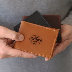 Billetera de cuero personalizada, billetera plegable, billetera hecha a mano para hombres, regalo de cumpleaños de hombres, billetera de monograma, billetera minimalista, billetera de padrinos de boda