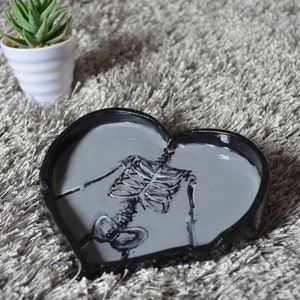 Heart-shaped black and gray skeleton indie ashtray/jewelry box
