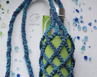 Macrame bottle holder.  Boho style bottle holder in blue colors. Crossbody bottle holder. Macrame gift idea.