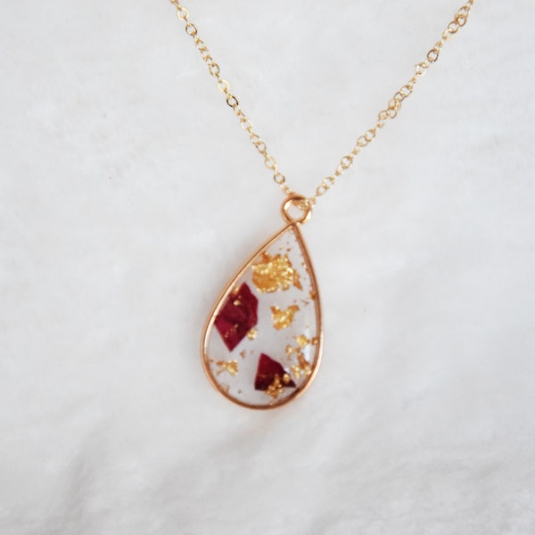 Epoxy resin necklace | Gift | Jewellery | Necklace | Resin | Birthday poison | Red | Rose | Handmade | Unique jewelry | Jewelery