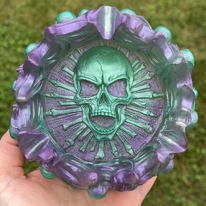 Decorative Halloween Skull Ashtray | Glow in the dark | Green | Purple | Pearl | Iridescent | Skeleton | Flames | Spooky | handmade | Epoxy