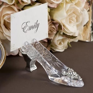 Pakket: 24 doorzichtige en zilveren plastic Assepoester slipper prinsessenthema bruiloft kaarthouders voor quinceañera