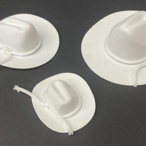 Cappelli da cowboy in feltro da 2", 3" o 4" per bomboniere e decorazioni per feste in stile western - Colori!