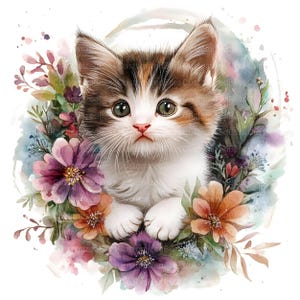 Pu&ograve; includere: Un'illustrazione ad acquerello di un gattino con pelo marrone, bianco e arancione, circondato da fiori colorati. Il gattino ha gli occhi verdi ed &egrave; immerso tra fiori viola, arancioni e rosa, creando un design stravagante e artistico.