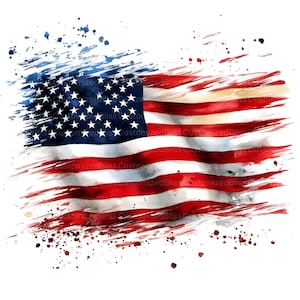 Op de afbeelding: Een aquarel schilderij van een Amerikaanse vlag met een verweerd, penseelstreek effect. De vlag is rood, wit en blauw met een witte achtergrond. De vlag is licht vervaagd en heeft een paar verfspatten.