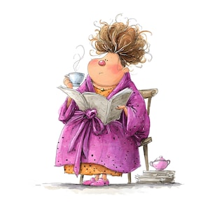 Könnte beinhalten: Aquarellillustration einer Frau in einem lila Bademantel, die eine Zeitung liest und eine Tasse Tee hält. Sie hat zerzaustes braunes Haar und sitzt auf einem Holzstuhl. Ein Stapel Papier und eine rosa Teekanne befinden sich daneben.
