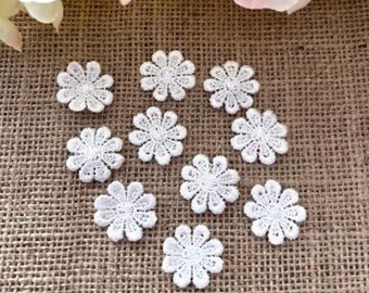 10 x White Daisy Flowers, Sew-on embroidered patch, Daisy Appliqués