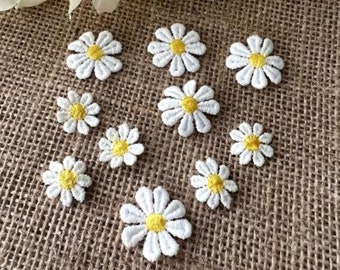 10 x White Daisy Flowers, Sew-on embroidered patch, Daisy Appliqués