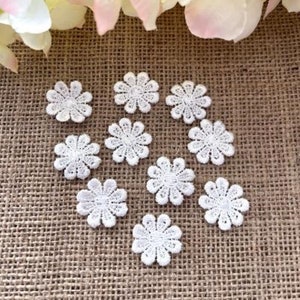 10 x White Daisy Flowers, Sew-on embroidered patch, Daisy Appliqués, White floral Motif