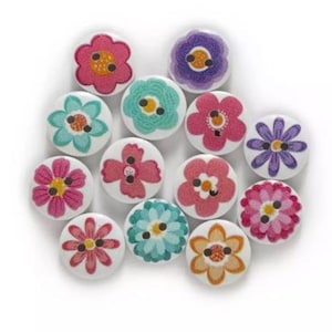 10 x Flower Theme Buttons, Wood Buttons, Fasteners, Crafts, Card Toppers, 15mm Buttons