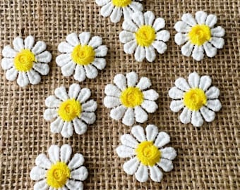 10 x Daisy Flowers, Sew-on embroidered patch, Yellow & White Daisy Appliqués