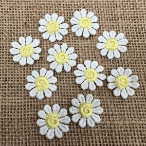 10 x White Daisy Flowers, Sew-on embroidered patch, white & Lemon Daisy Appliqués, Mini Flowers