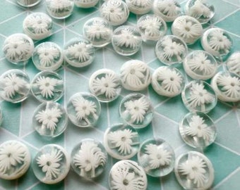8 x Daisy Flower Buttons, Clear Buttons, 12mm Buttons, 14mm Round Buttons