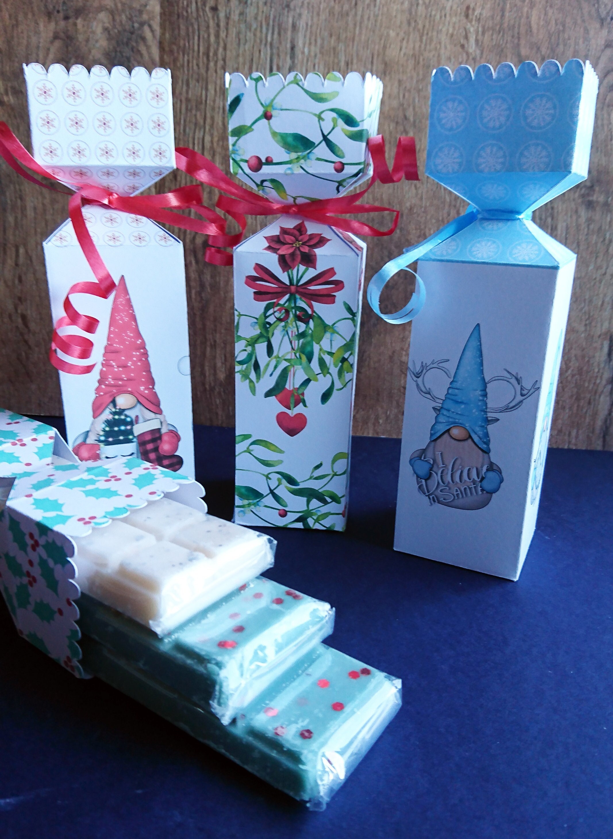 Christmas Cracker Box to fit three cello-wrapped wax melt snap bars |…