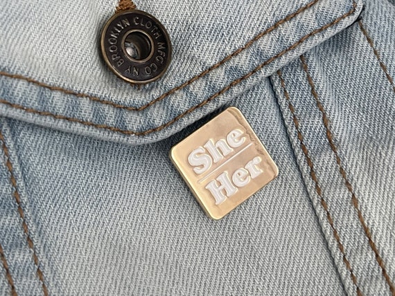 She/Her Pronoun Lapel Pin: Polished Gold Enamel
