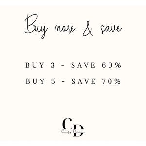Peut inclure: Graphique cr&egrave;me avec le texte "Buy more & save". Le texte comprend des offres : Achetez 3 - &Eacute;conomisez 60% et Achetez 5 - &Eacute;conomisez 70%. Le logo Comfy Design est en bas.