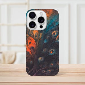 Può includere: Una custodia per telefono con un design astratto colorato che presenta motivi a spirale in tonalità di blu, arancione e nero. La custodia ha un rigonfiamento della fotocamera bianco con tre obiettivi neri.