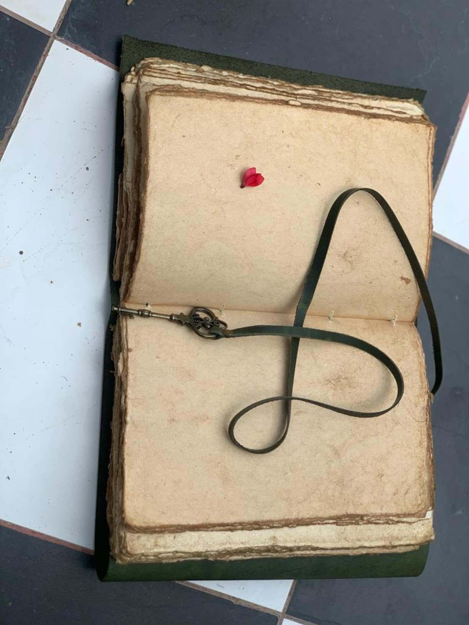 Vintage Leather Key Journal – 200 Handmade Vintage Deckle Edge Paper ...