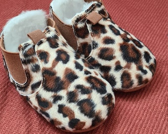 Unisex Baby Bootie/Shoe, Super soft, infant, toddler, Walker Baby Shoes, baby Slippers, baby boys girls shoes. Soft grip sole. Pram shoes