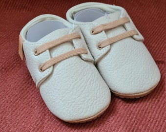 Unisex Baby Bootie/Shoe, Super soft, infant, toddler, Walker Baby Shoes, baby Slippers, baby boys girls shoes. Soft grip sole. Pram shoes